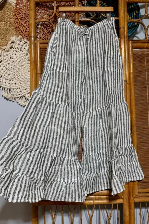 Black & White Farmer's Daughter Burlap Tie Waist Capri Pant
