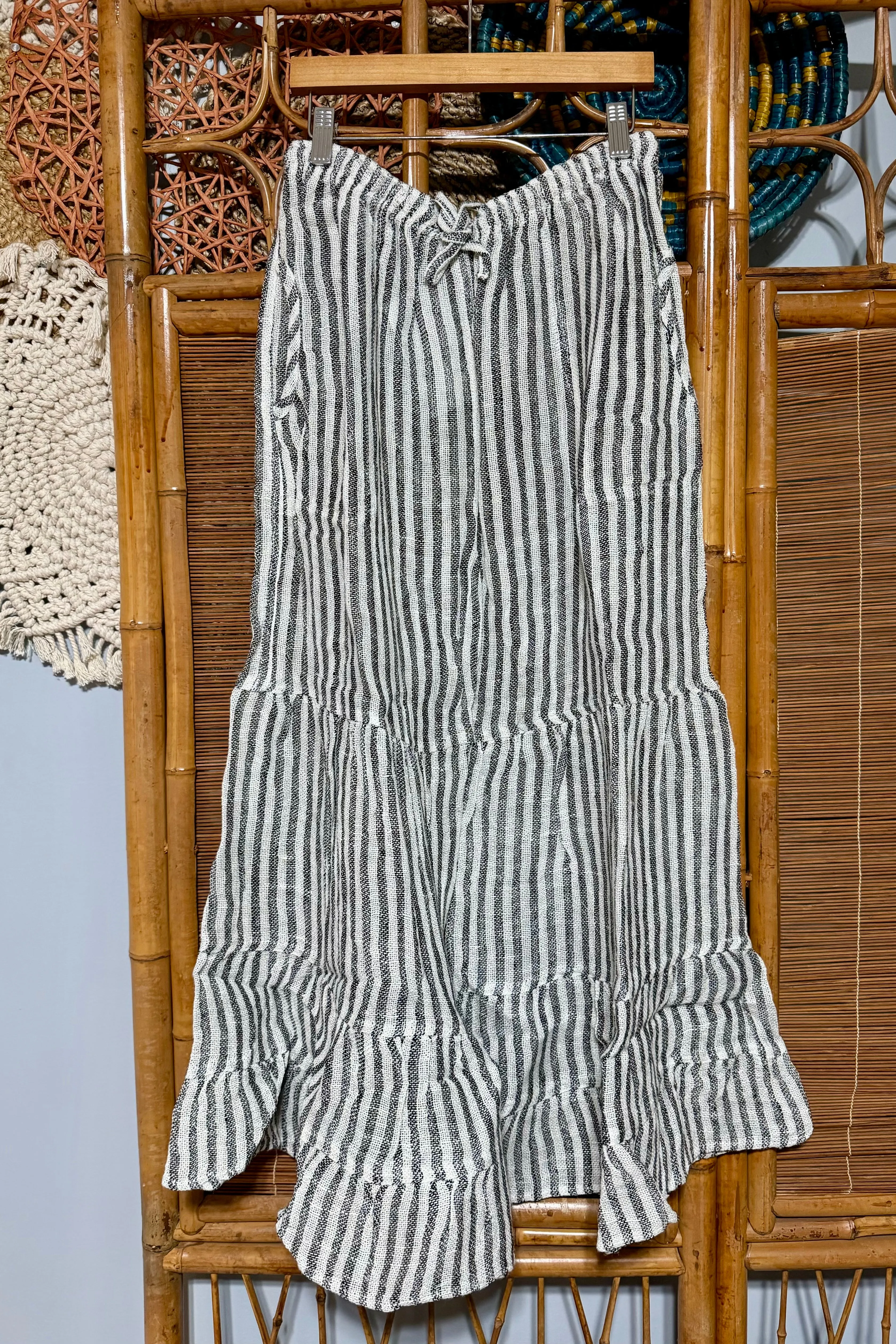 Black & White Farmer's Daughter Burlap Tie Waist Capri Pant