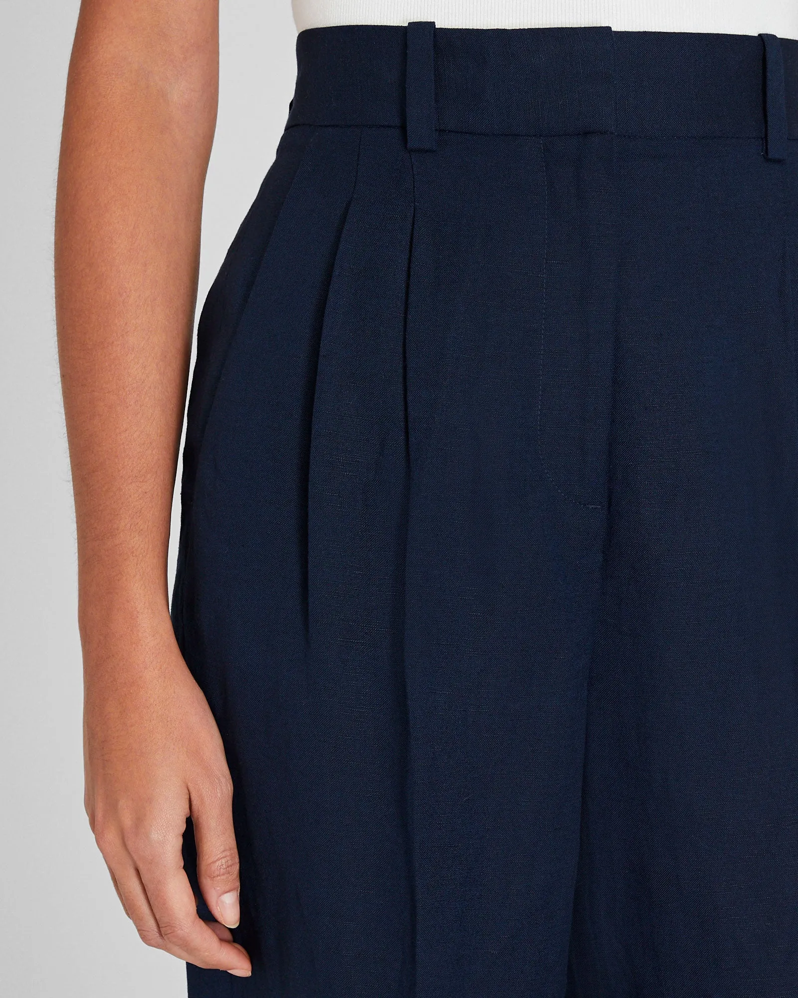 Pleated Linen Blend Trouser