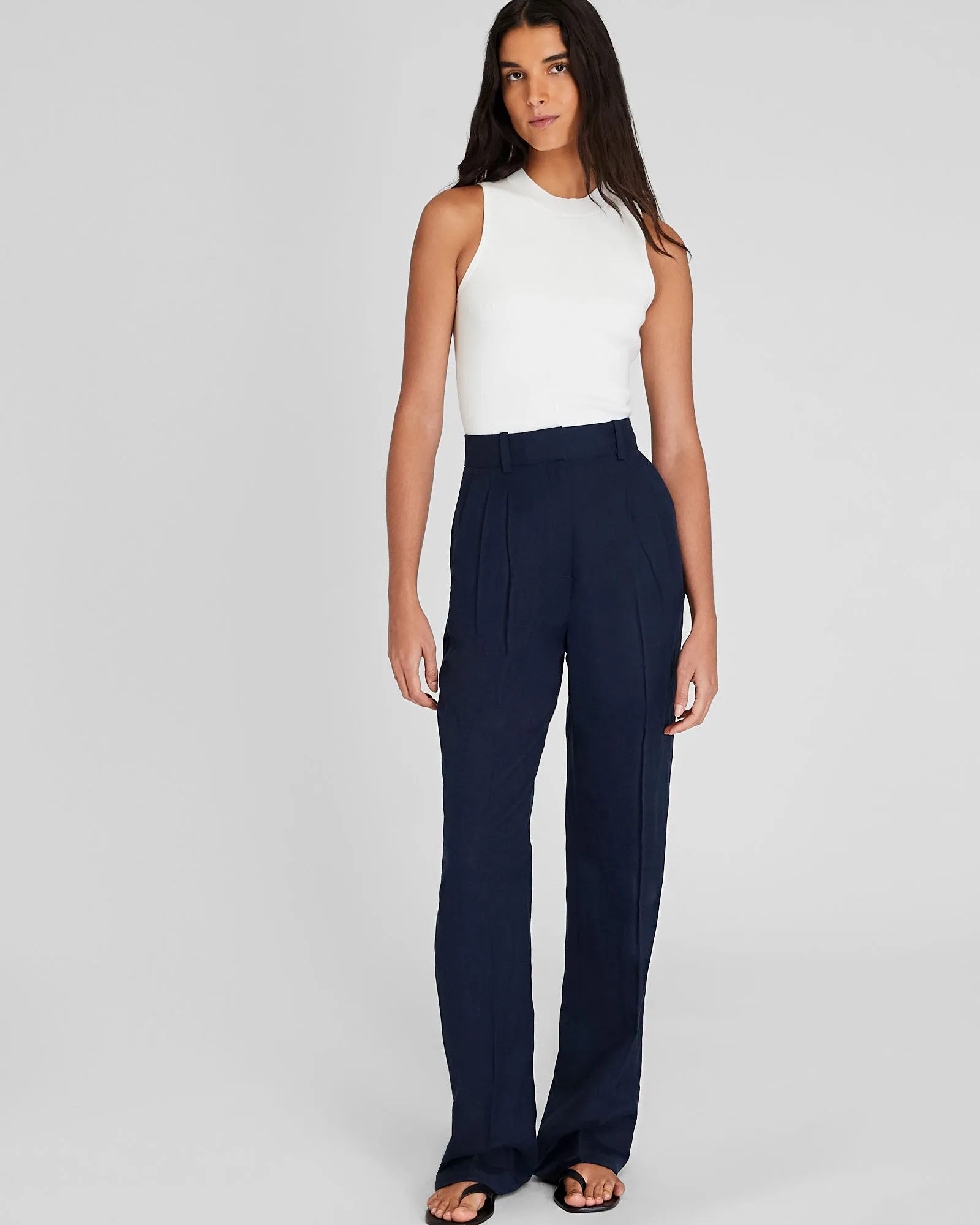 Pleated Linen Blend Trouser